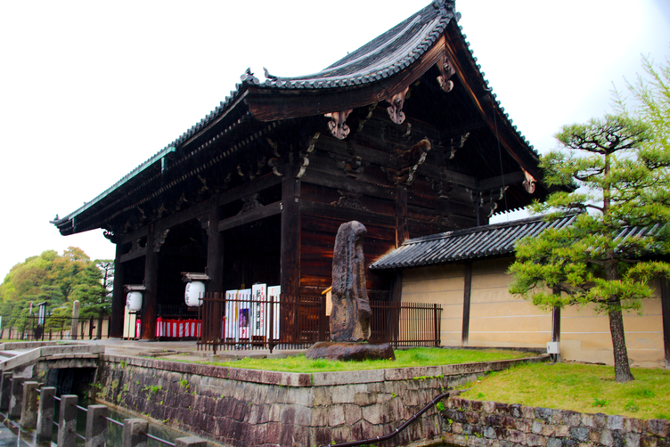 Minami Daimon (South Gate) Entrance to Tō-ji Temple
