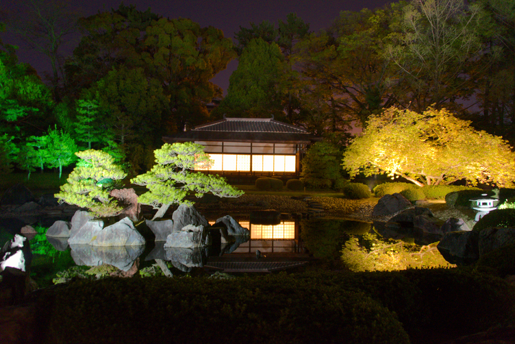 Koun-tei Teahouse at Night on the Grounds of Nijō-jō Castle