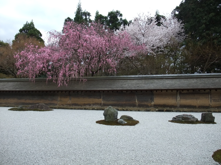 Dry Rock Garden at Ryōan-ji